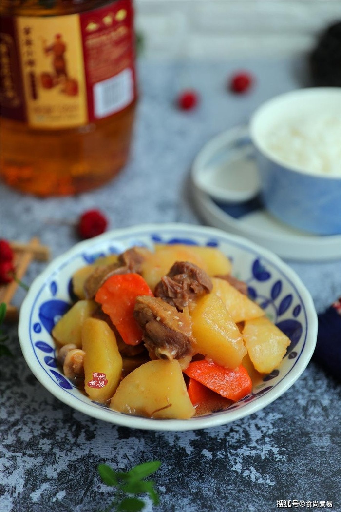 Tuyệt chiêu làm đùi vịt hầm khoai tây đơn giản, đậm đà thơm phức