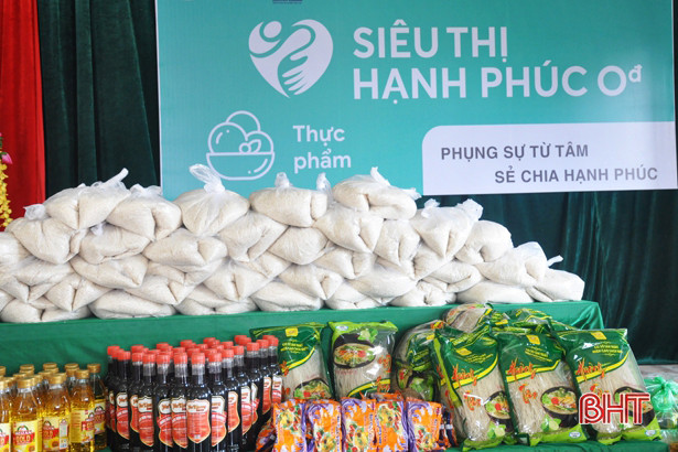 “Siêu thị hạnh phúc 0 đồng” đến với trẻ mồ côi, người có công Hà Tĩnh