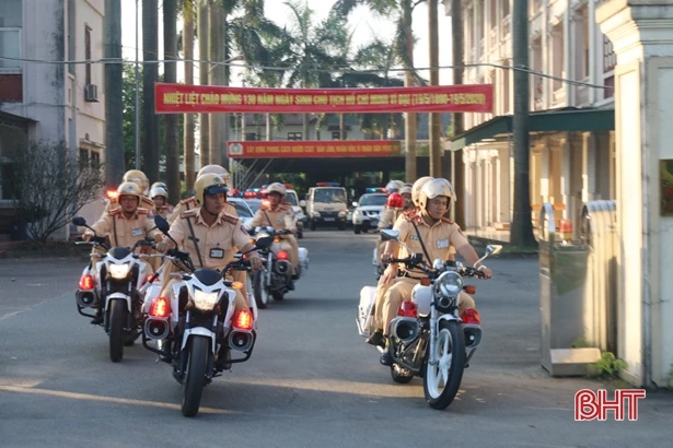 CSGT Hà Tĩnh xử lý 206 trường hợp vi phạm trong ngày đầu tổng kiểm soát ô tô, xe máy