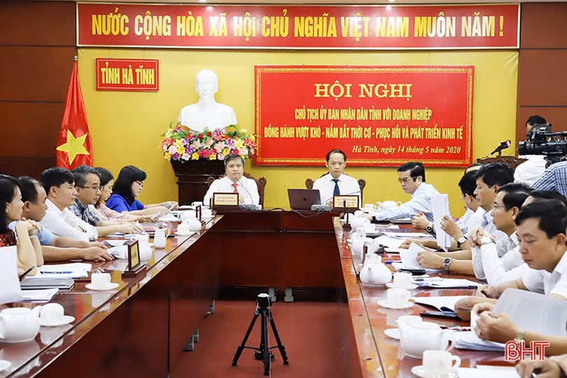 Lãnh đạo các ngành làm rõ những băn khoăn, vướng mắc của doanh nghiệp Hà Tĩnh