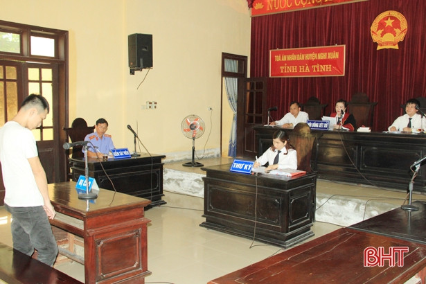 Mua bán trái phép chất ma túy, lĩnh 30 tháng tù giam
