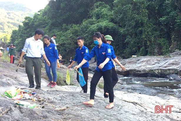 Rác ở thác Khe Xai được dọn sạch sau phản ánh của Báo Hà Tĩnh