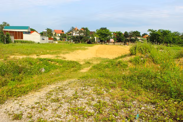 “Vướng” 2 hộ dân, đường 35 tỷ ở Nghi Xuân dang dở suốt 8 năm