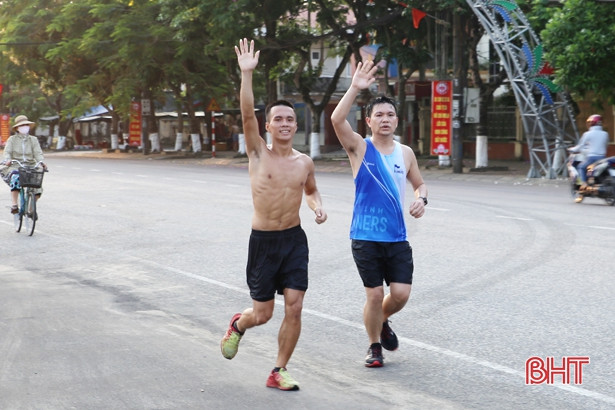 Người Hà Tĩnh chạy bộ lan tỏa lối sống lành mạnh