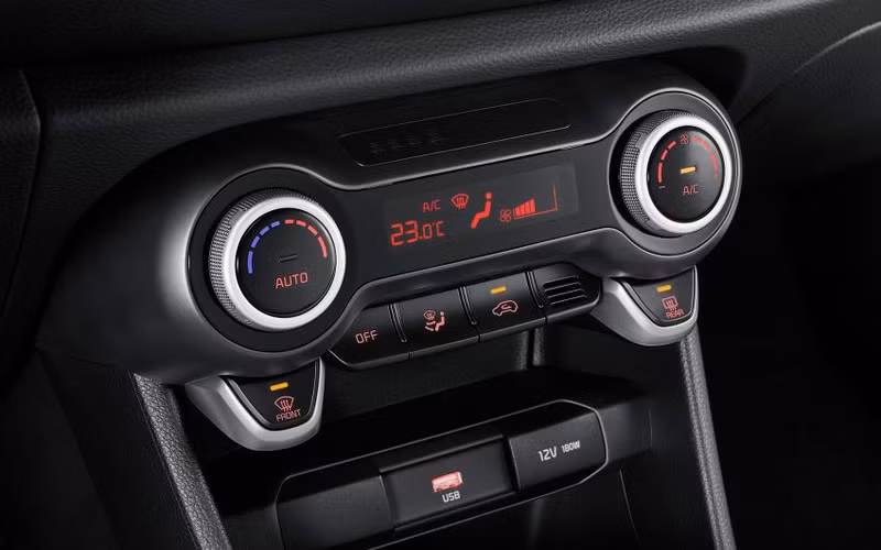 Trời nắng nóng, làm sao để giảm nhiệt cho ô tô khi đỗ ngoài trời?