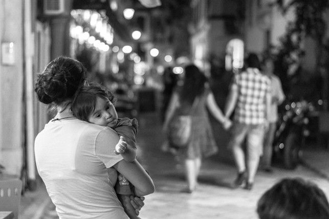 khi bão dông ngang qua tổ ấm… hình 1 Khi bão dông ngang qua tổ ấm…