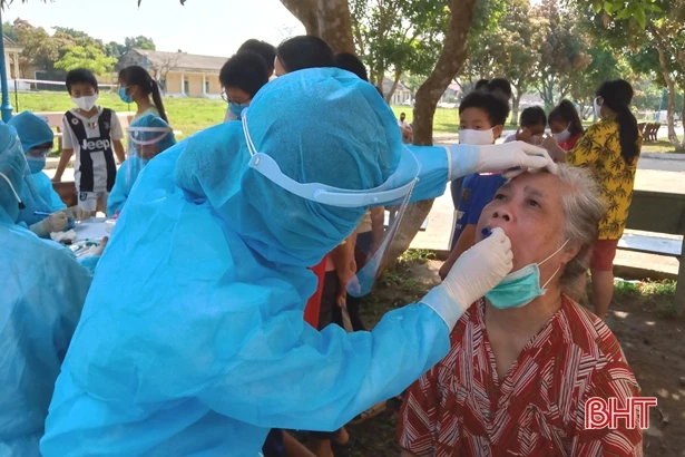Phòng dịch bệnh mùa hè cho công dân đang cách ly tập trung ở Hà Tĩnh 