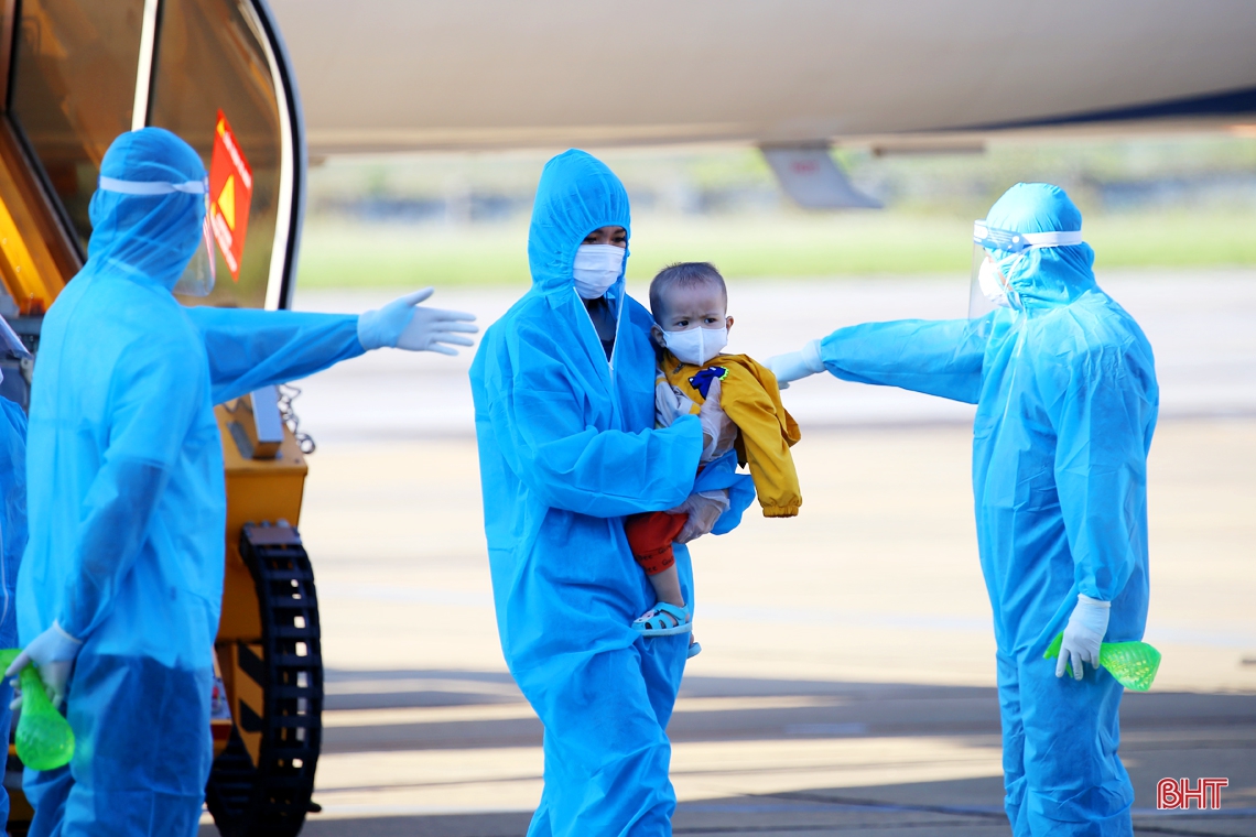 205 công dân mang thai và trẻ em từ các tỉnh, thành phía Nam về đến Hà Tĩnh