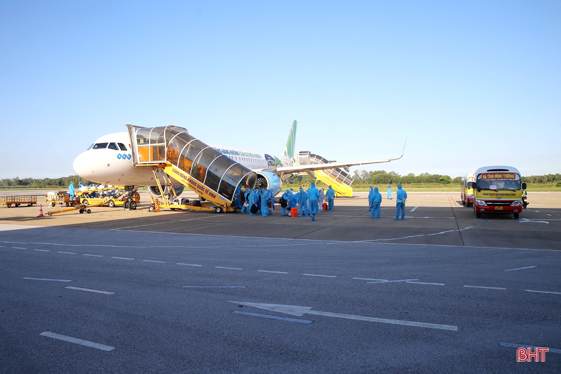 205 công dân mang thai và trẻ em từ các tỉnh, thành phía Nam về đến Hà Tĩnh