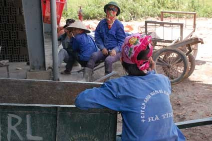 Mất điện không có sản phẩm tiền đâu đi chợ ?