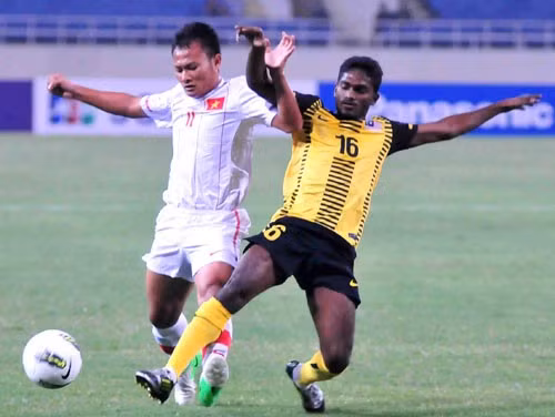 Trọng Hoàng chơi tốt trong trận đấu gặp Malaysia. Ảnh: Mai Hương.