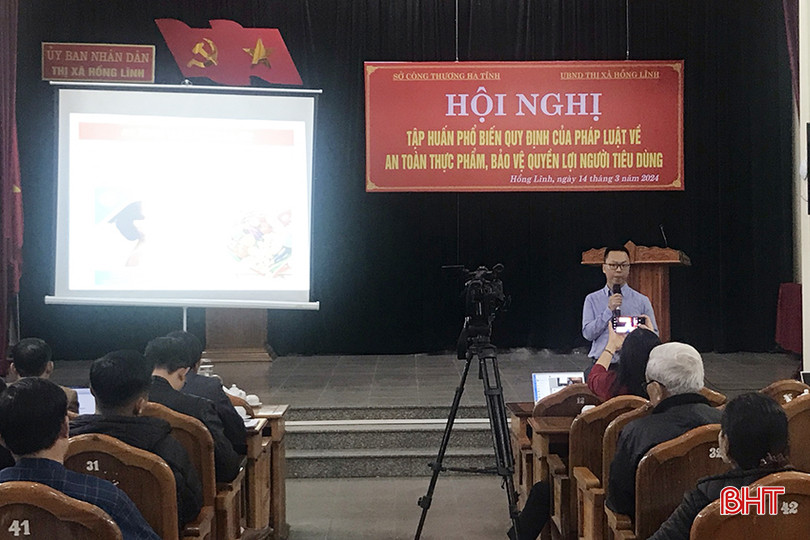 Sở Công thương và UBND thị xã Hồng Lĩnh tổ chức phổ biến quy định của pháp luật về an toàn thực phẩm, bảo vệ quyền lợi người tiêu dùng. 4.jpg