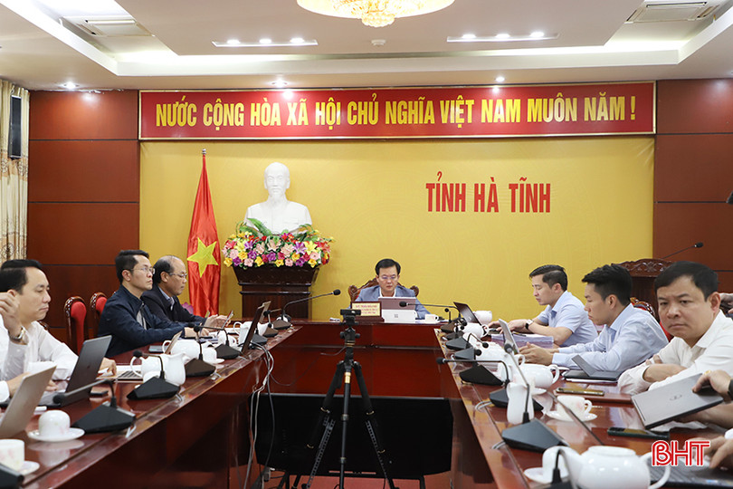 Phó Chủ tịch UBND tỉnh Trần Báu Hà điều hành điểm cầu Hà Tĩnh. 6.jpg