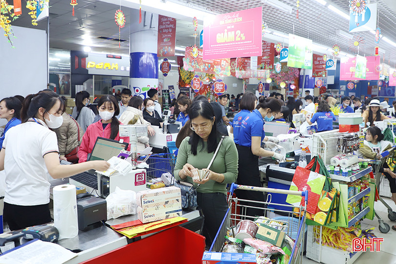 Khu vực dịch vụ với mức tăng 5,46%, đóng góp 2,05 điểm % trong GRDP trong quý I/2024. a5.jpg