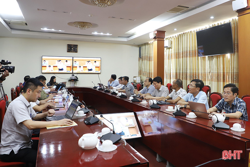 Đại biểu tại điểm cầu Hà Tĩnh. 11.jpg