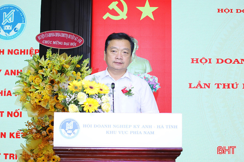 Bí thư Huyện ủy Kỳ Anh Hồ Huy Thành phát biểu chúc mừng đại hội. c7d7fc4f23478f19d656.jpg