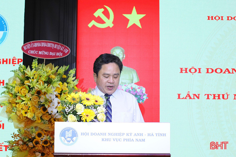 Ông Nguyễn Mạnh Tùng - Chủ tịch lâm thời Hội Doanh nghiệp Kỳ Anh khu vực phía Nam báo cáo một số hoạt động của hội. c99e1a9f2b9487cade85.jpg