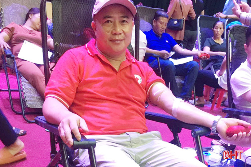 Anh Sơn trong một lần tham gia hiến máu tình nguyện năm 2021. 5c9d293deb444a1a1355.jpg
