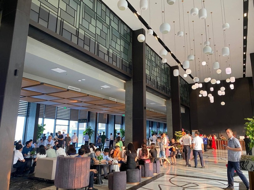 Du khách đến nghỉ dưỡng tại khách sạn Mường Thanh Xuân Thành. 434870885-801136568739221-1801802583555273145-n-5527.jpg