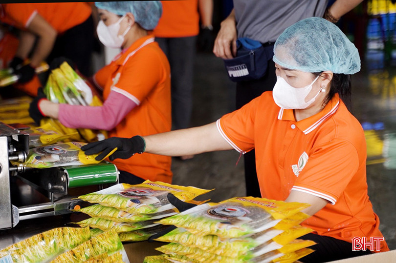 Bánh đa vừng Nguyên Lâm là sản phẩm được công nhận sản phẩm công nghiệp nông thôn tiêu biểu khu vực phía Bắc năm 2024. 4.jpg