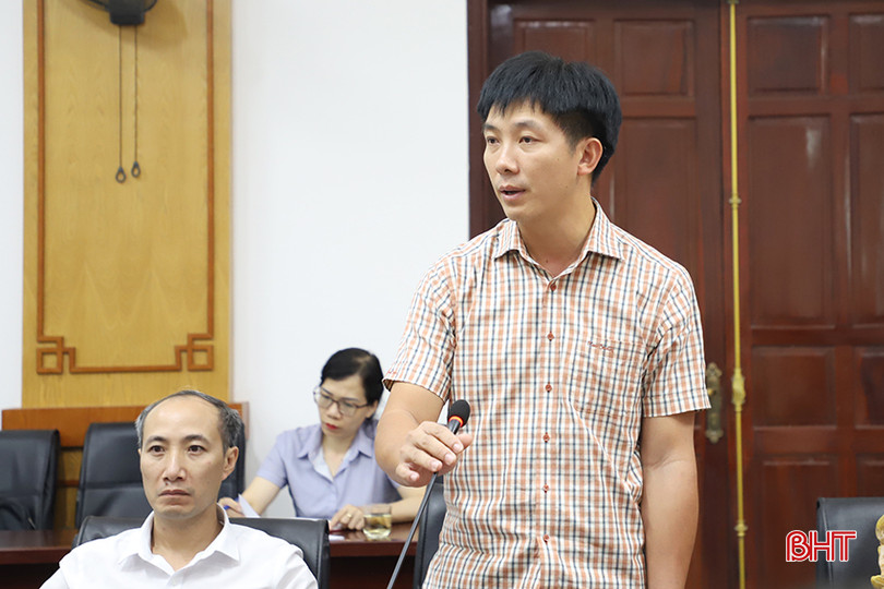 Trưởng phòng Quản lý đô thị thành phố Tô Thái Hòa thông tin một số vấn đề liên quan đến công tác quản lý đô thị. 001.jpg