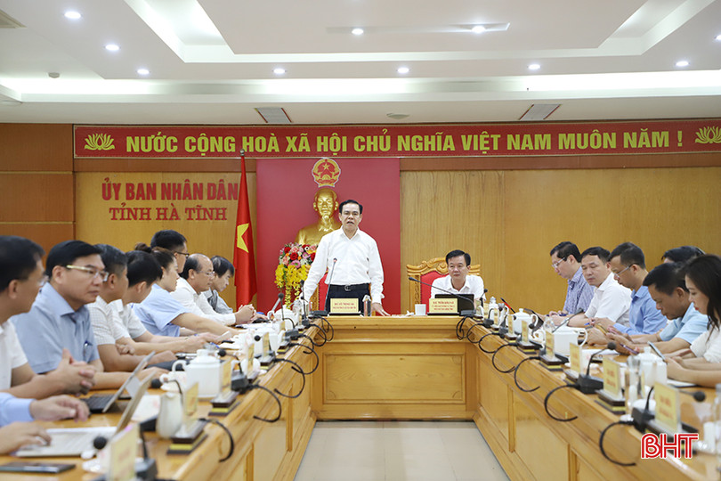 Chủ tịch UBND tỉnh Võ Trọng Hải chỉ đạo các cơ quan, đơn vị hoàn thành các phần việc chuẩn bị cho lễ khởi công dự án. 3.jpg