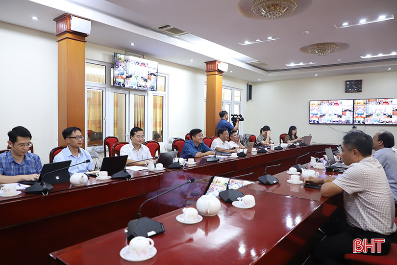 Đại biểu tham dự hội nghị tại điểm cầu Hà Tĩnh. 1.jpg
