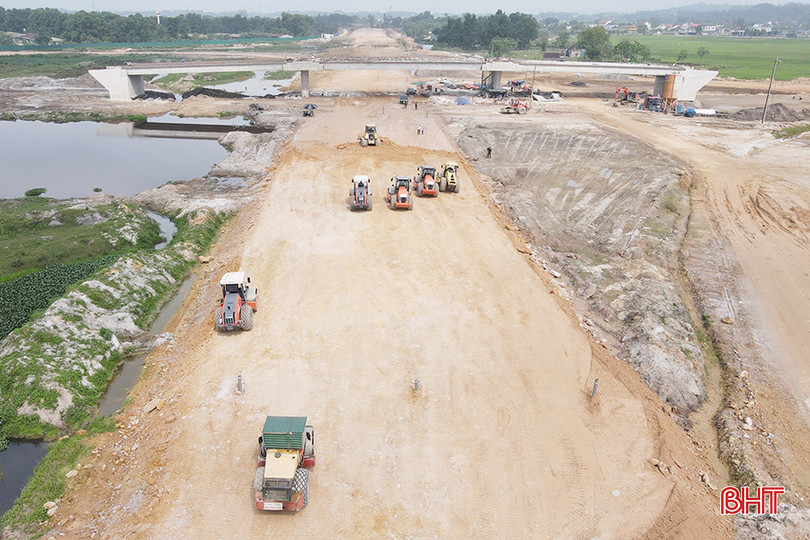 Dự án cao tốc Bắc - Nam đoạn qua Hà Tĩnh được tập trung thi công. 2.jpg