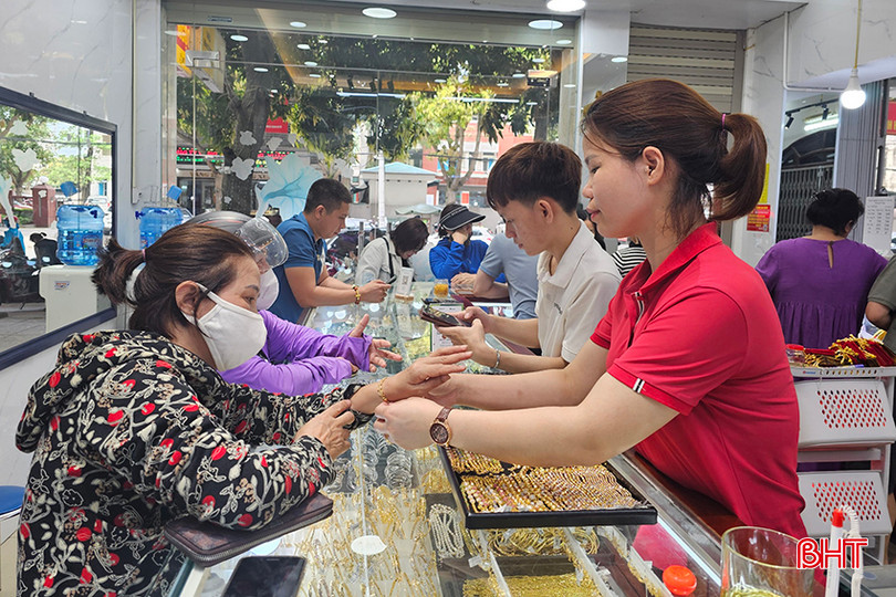 Giá vàng tăng nhảy vọt và liên tục chinh phục kỷ lục mới về mức giá. 3.jpg