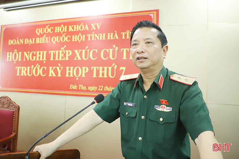 Trung tướng Hà Thọ Bình - Tư lệnh Quân khu 4 tiếp thu, giải trình và thông tin một số nội dung, vấn đề cử tri địa phương quan tâm. 4.jpg