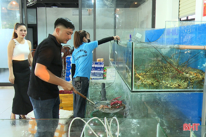 Nhà hàng Biển Gọi chuẩn bị nguồn cung hải sản tăng 30 - 50% so với ngày thường để phục vụ dịp lễ. 1.jpg