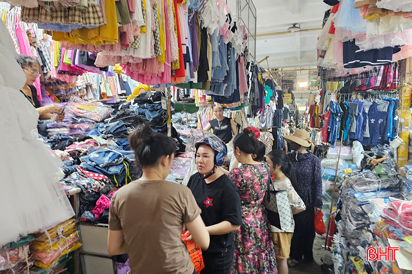 Thời trang hè là mặt hàng có sức bán tốt trong vài tháng gần đây. 2.jpg