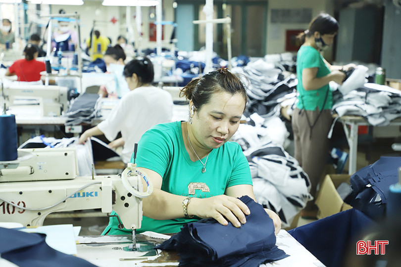 Doanh nghiệp dệt - may trên địa bàn hiện nay chủ yếu gia công, nhập khẩu nguyên, vật liệu để sản xuất. 4.jpg