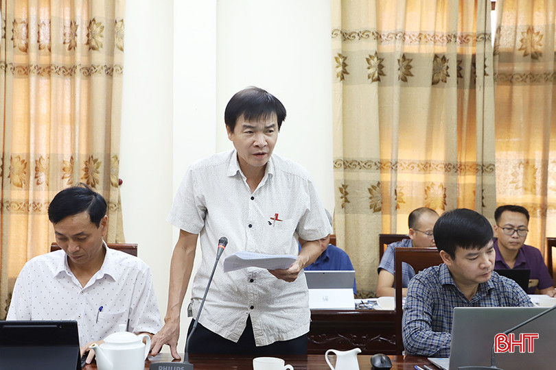 Phó Trưởng ban Quản lý KKT tỉnh Phạm Trần Đệ báo cáo một số nội dung liên quan đến công tác xây dựng chính sách hỗ trợ đầu tư vào các KKT, KCN. 77.jpg