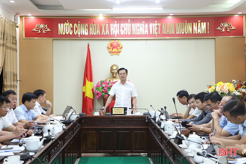 Phó Chủ tịch UBND tỉnh Trần Báu Hà chủ trì cuộc họp. 889.jpg
