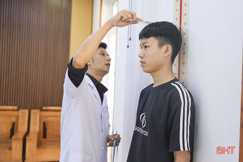 331 công dân TP Hà Tĩnh khám tuyển nghĩa vụ quân sự, công an