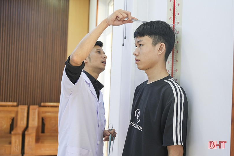 331 công dân TP Hà Tĩnh khám tuyển nghĩa vụ quân sự, công an