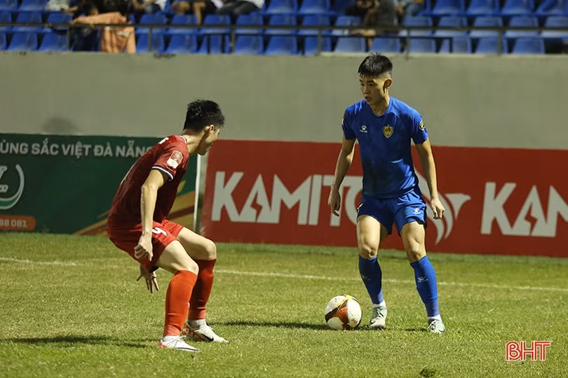 Sao trẻ Đình Bắc chơi ấn tượng trong ngày Quảng Nam đánh bại Hồng Lĩnh Hà Tĩnh