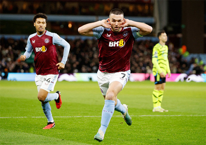 Quỷ đỏ thua tan nát, Arsenal gục ngã trước Aston Villa