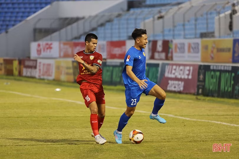 Thua Quảng Nam, Hồng Lĩnh Hà Tĩnh lún sâu vào khủng hoảng