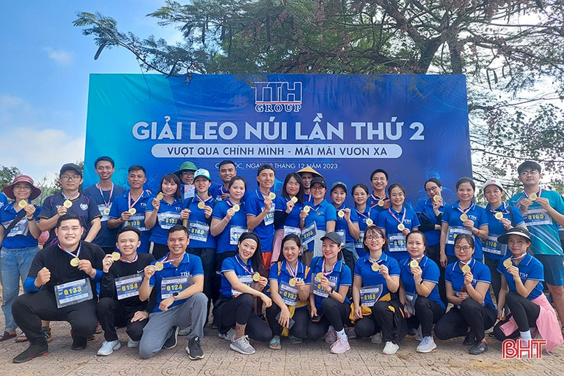 250 người tham gia giải leo núi chùa Hương Tích
