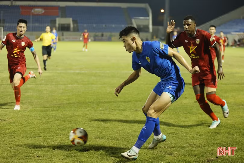 Sao trẻ Đình Bắc chơi ấn tượng trong ngày Quảng Nam đánh bại Hồng Lĩnh Hà Tĩnh