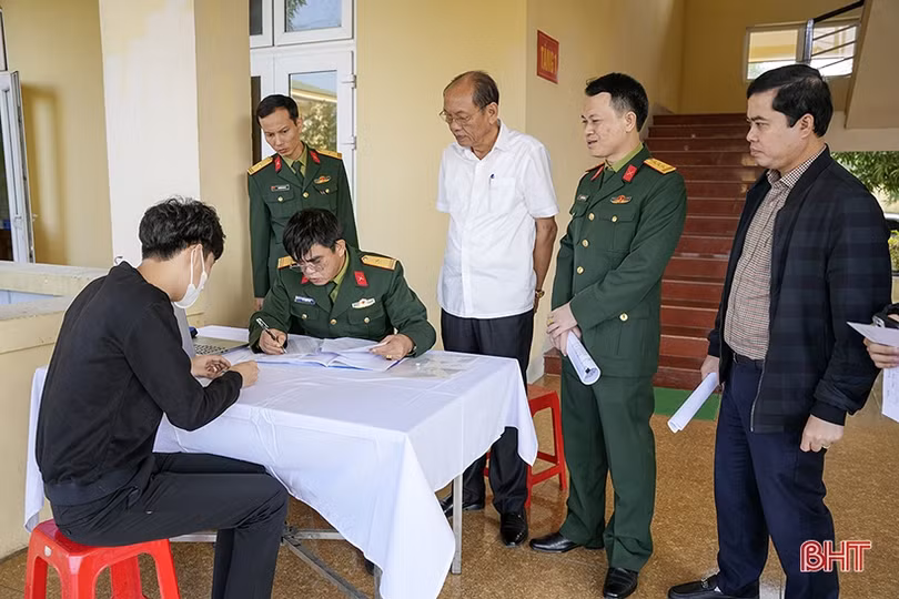 331 công dân TP Hà Tĩnh khám tuyển nghĩa vụ quân sự, công an
