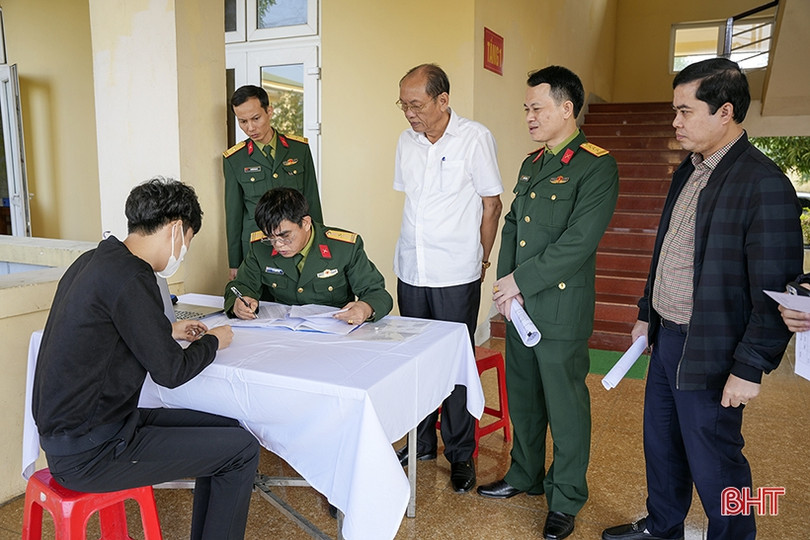 331 công dân TP Hà Tĩnh khám tuyển nghĩa vụ quân sự, công an