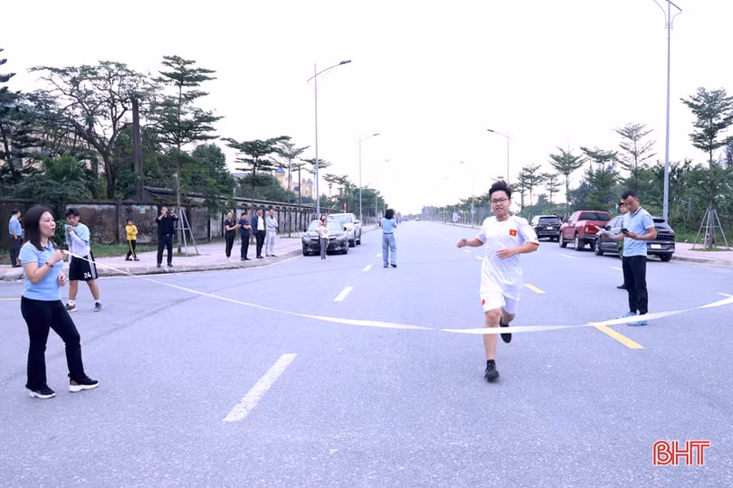 Sôi nổi giải chạy hưởng ứng “Ngày Chủ nhật không dạy thêm, học thêm”