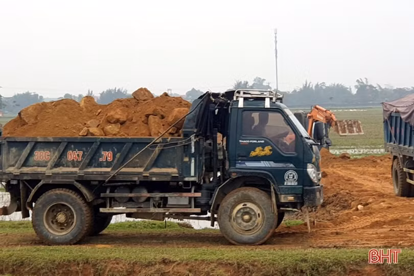 Một nhà thầu ở Cẩm Xuyên tráo vật liệu thi công so với thiết kế
