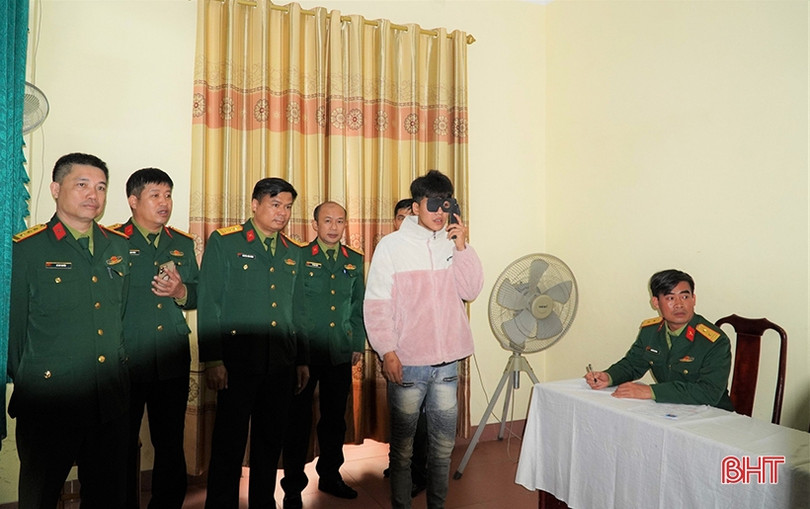 Gần 500 thanh niên Hương Khê tham gia khám nghĩa vụ quân sự, công an