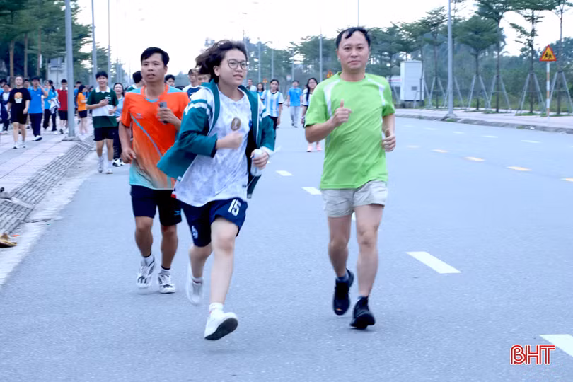 Sôi nổi giải chạy hưởng ứng “Ngày Chủ nhật không dạy thêm, học thêm”