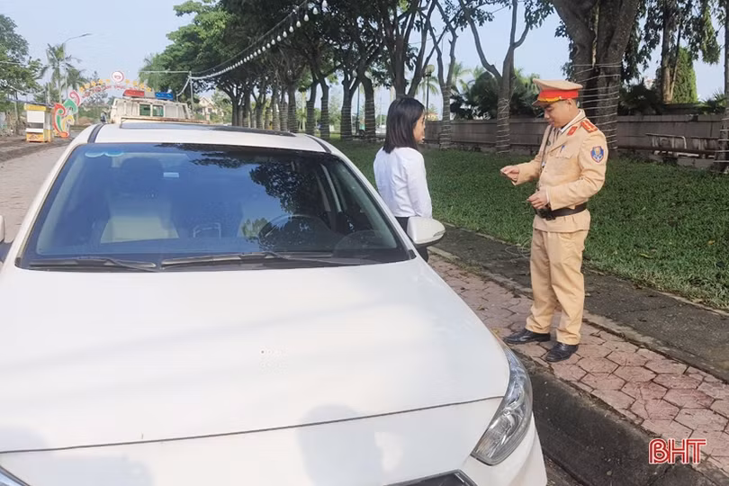 Xử phạt 330 trường hợp dừng, đỗ ôtô sai quy định trên đường phố Hà Tĩnh
