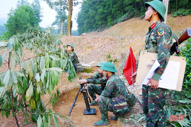 Diễn tập bắn đạn thật “Đại đội bộ binh tiến công địch đổ bộ đường không”